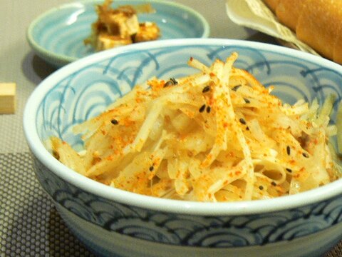 さけるチーズで和風オニオンサラダ